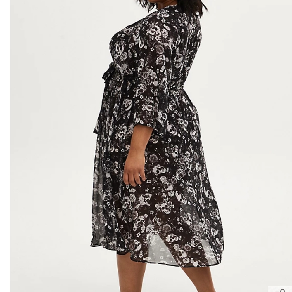 Torrid NWT Skull Robe
